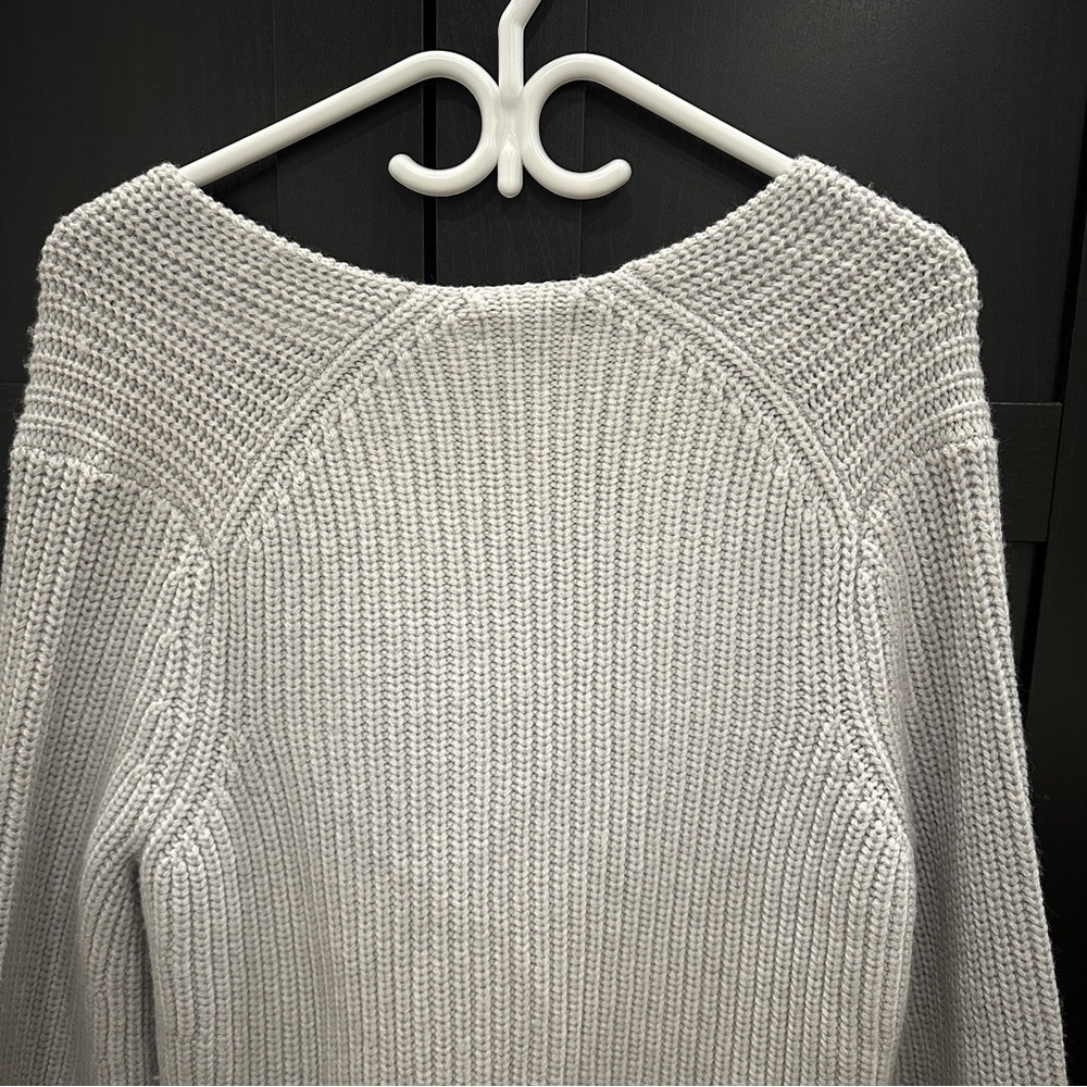 Aritzia Babaton Gray Merino Wool Chunky Knit V-Neck Sweater Size XS Women’s - Picture 7 of 9